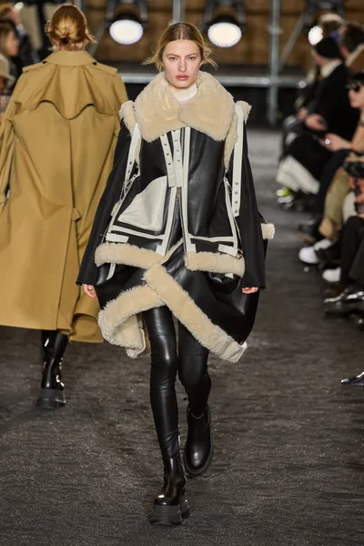 Look 54